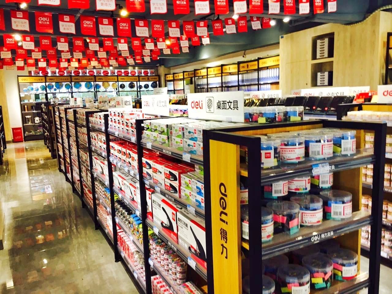 千城万店 | 2000㎡最个性展示中心登陆重庆，文具美学新地标惊艳亮相